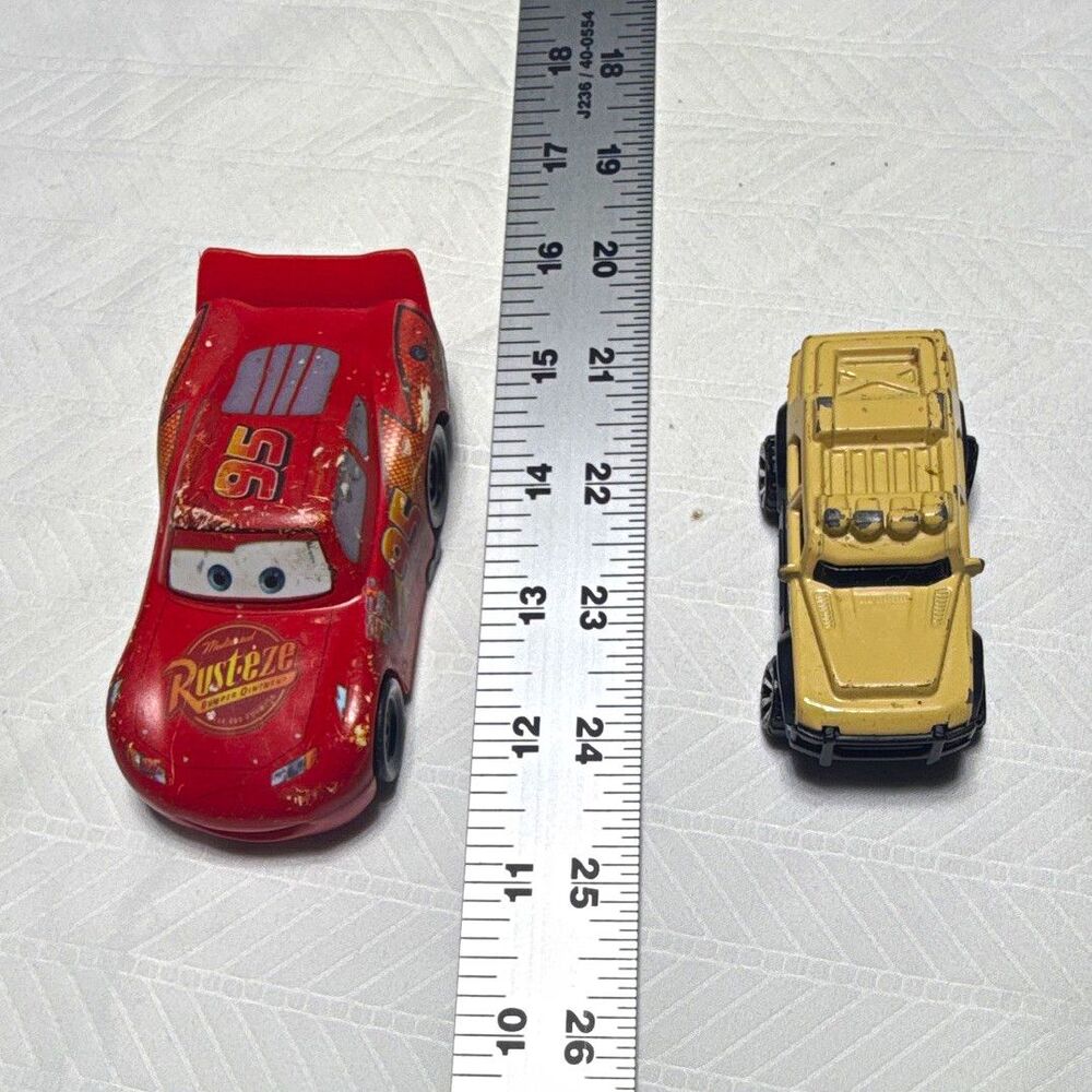 Disney Pixar Cars Lightning McQueen #95 Rust-eze & Tan SUV Vehicle Lot of 2